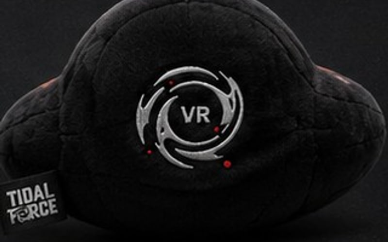 Rear view, showing the embroidered VR mark.
